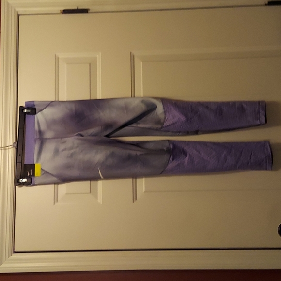 Girl's Nike tight fit leggings - Picture 4 of 8